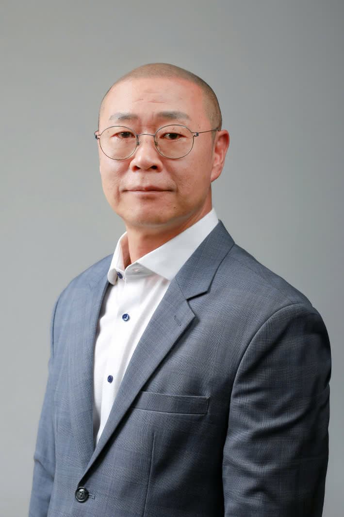 Portrait of Park Se-jin, Head of Korean Desk at Q Commerce